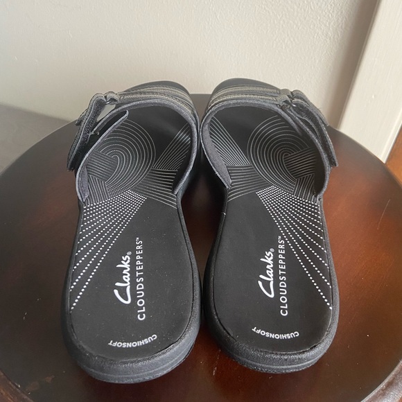 Clarks Cloudsteppers Sandals 🩴 - Picture 4 of 11